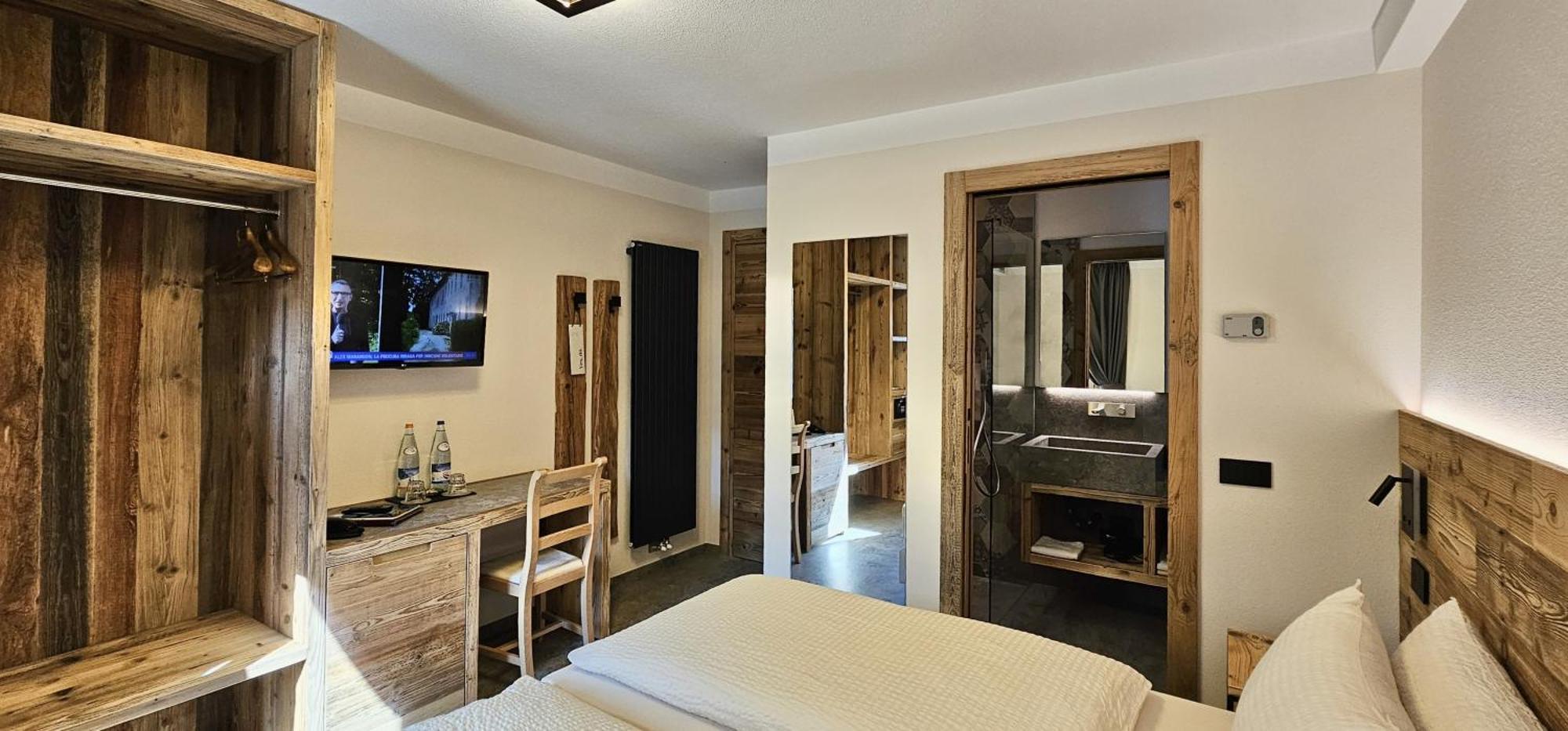 Albergo Alpenrose リヴィーニョ エクステリア 写真