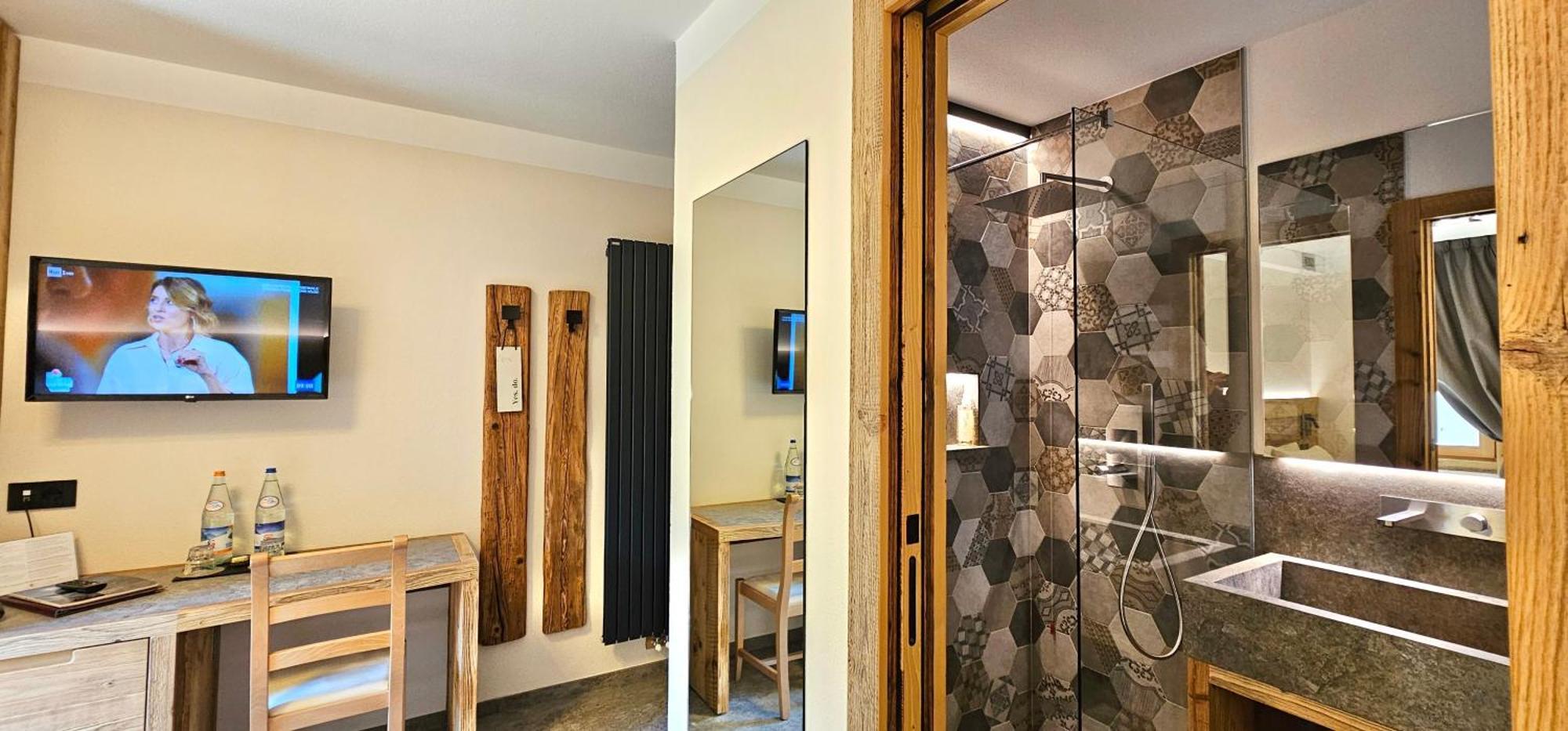 Albergo Alpenrose リヴィーニョ エクステリア 写真