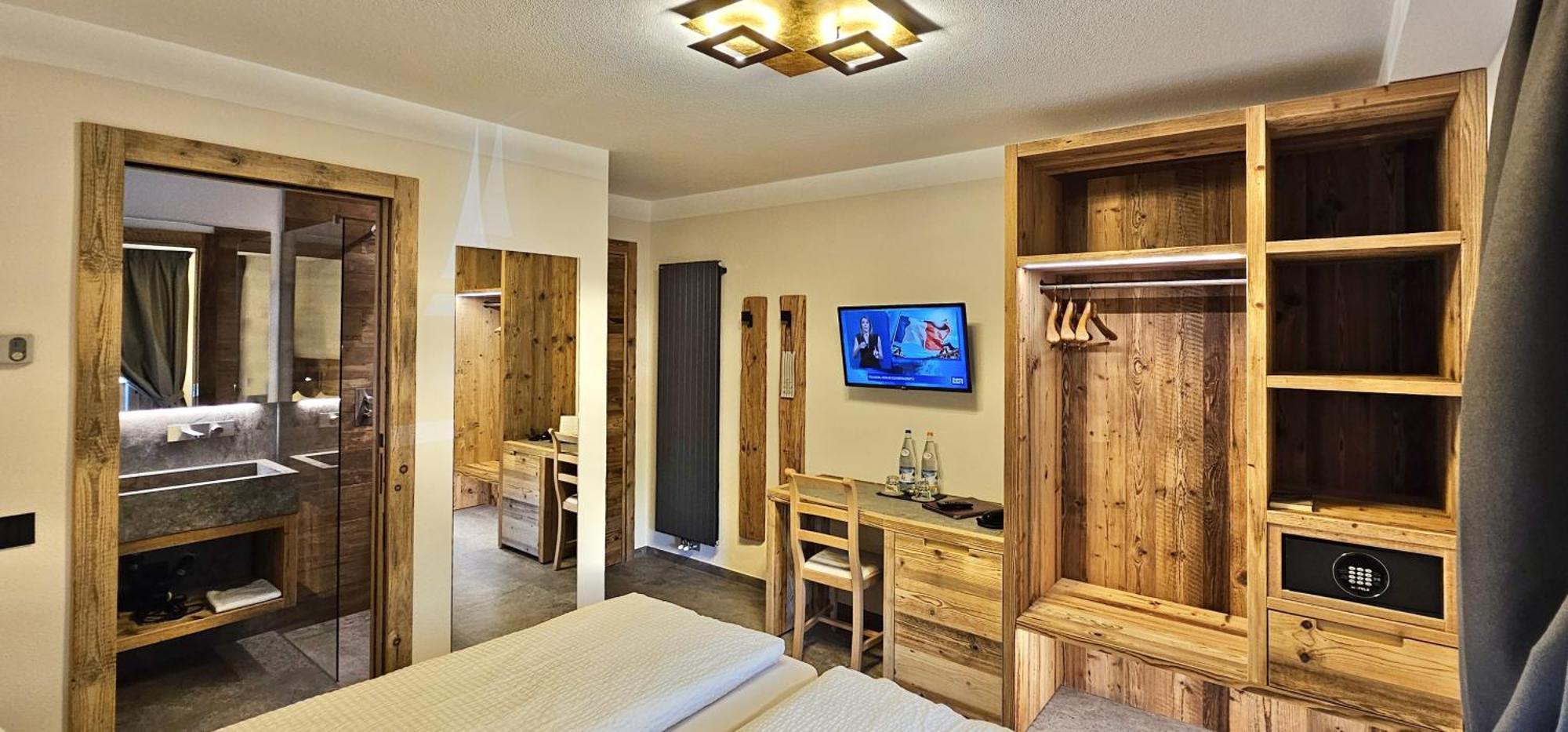 Albergo Alpenrose リヴィーニョ エクステリア 写真