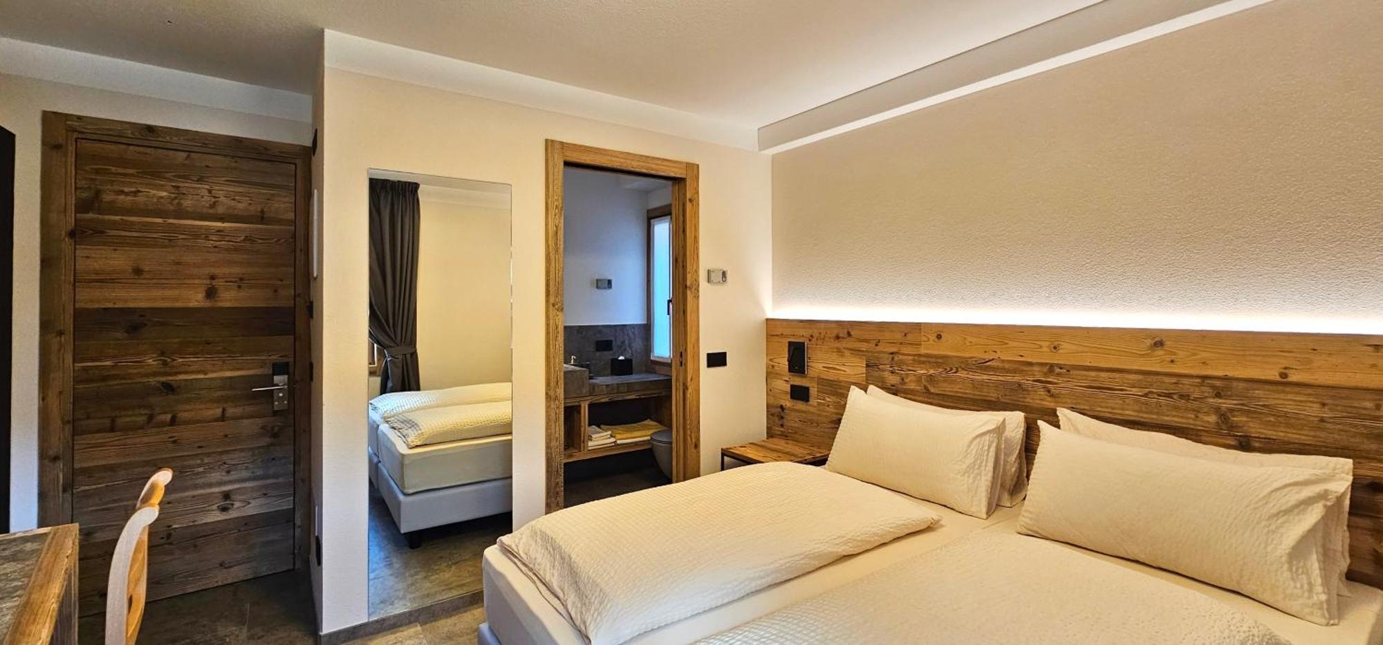 Albergo Alpenrose リヴィーニョ エクステリア 写真