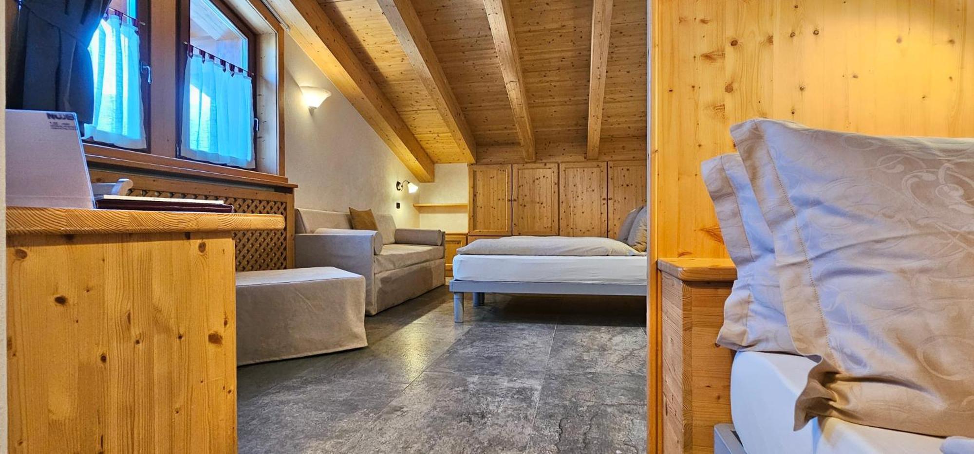 Albergo Alpenrose リヴィーニョ エクステリア 写真
